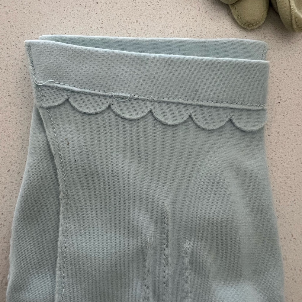 Vintage assorted Women's Gloves Set - Sage, Cream, Black, Light Blue - Picture 4 of 6